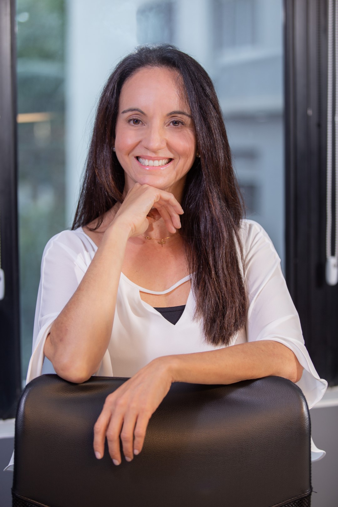 Judith Da Cunha em ambiente profissional